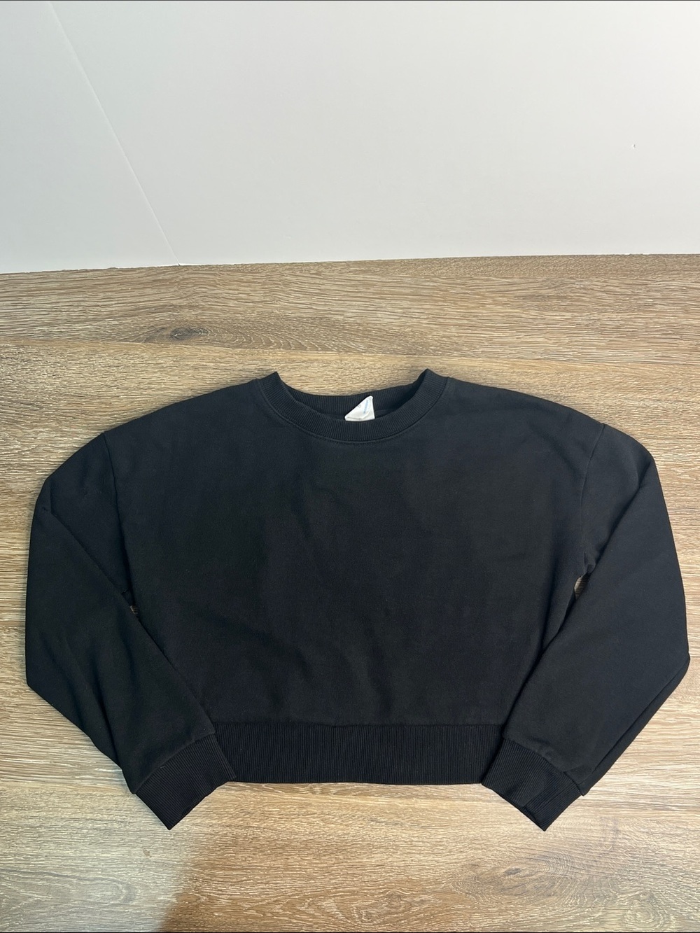 ROSIO USA Black Cropped Crewneck Sweatshirt Women’s Size Small Minimalist